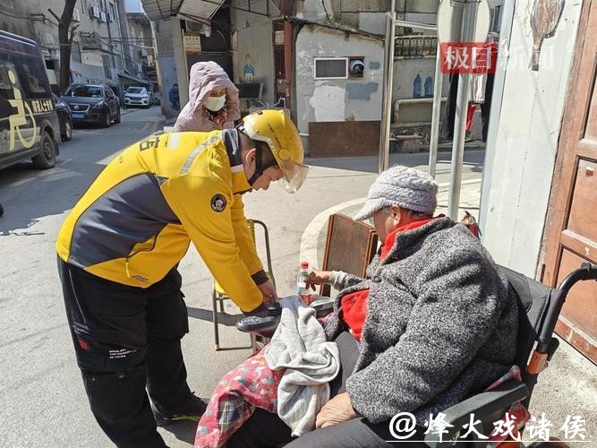 新春走基层|助老送餐骑手:送完年前最后一餐,初五就回来 新春走基层|助老送餐骑手:送完年前最后一餐,初五就回来