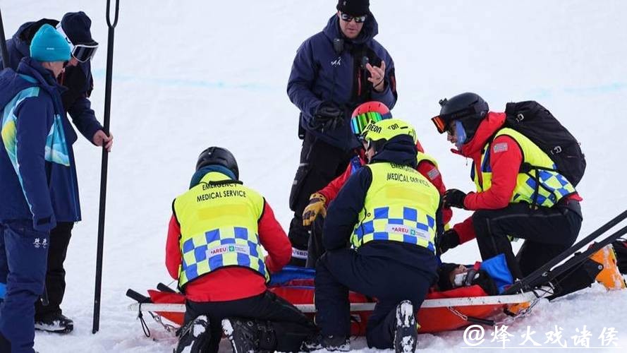 伤病退散！冬奥会“五朝元老”刘佳宇预赛中意外受伤，已被担架抬离现场