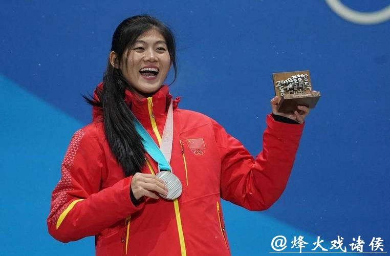 伤病退散！冬奥会“五朝元老”刘佳宇预赛中意外受伤，已被担架抬离现场