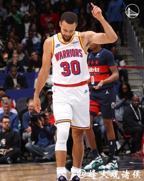 库里复出24分普尔空砍24分 勇士力克奇才4连胜
